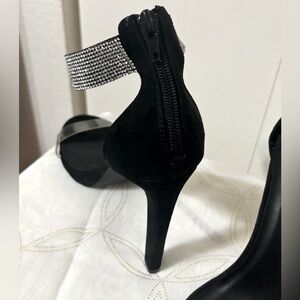 Super cute heel with zipper in the back and rhinestones
